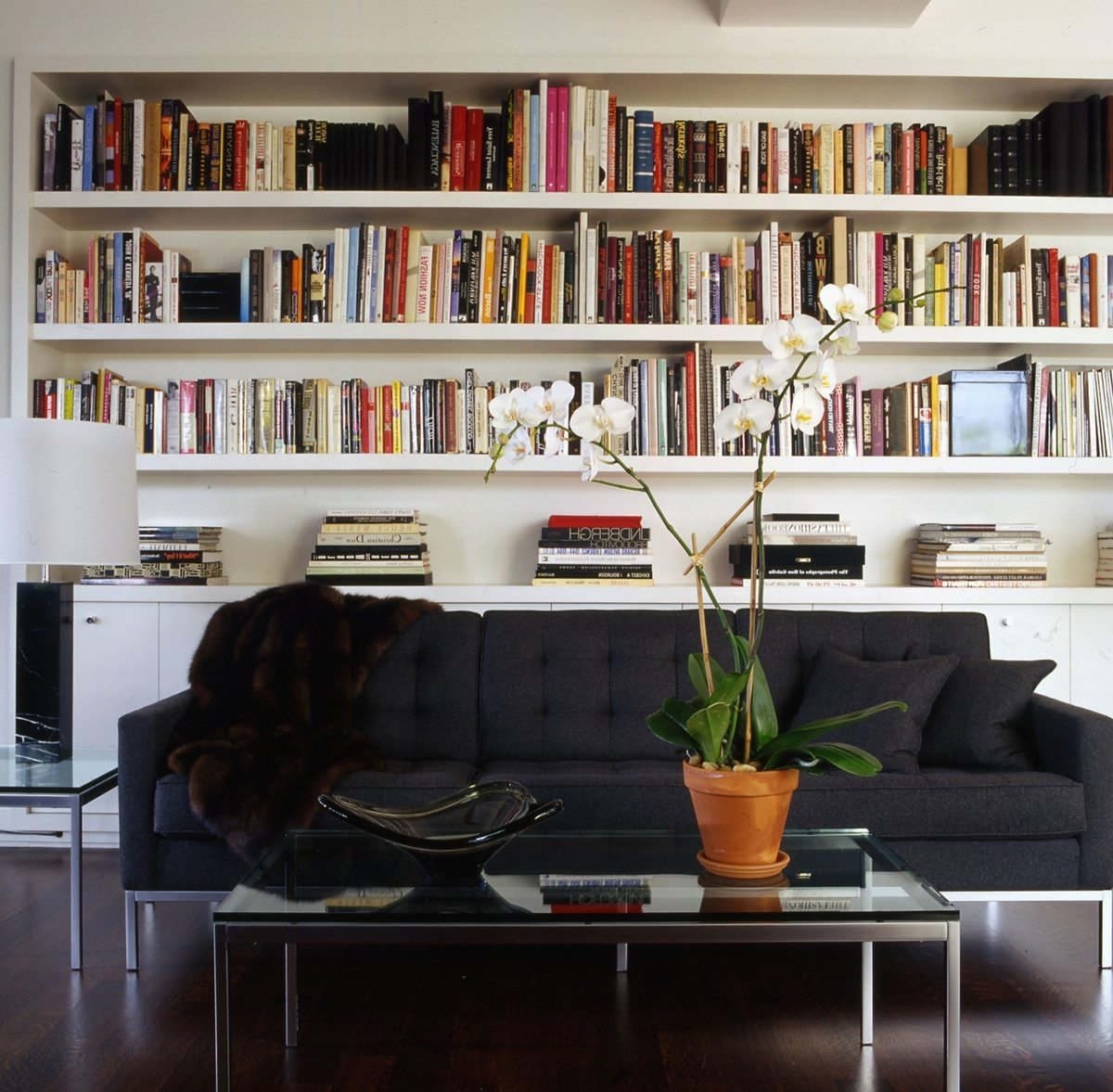 6 Well-Accessorized Mid-century Modern Living Rooms