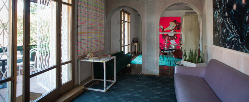 Open House Nina Yashar’s incredible Midcentury furnished apartment | You can visit us at our website, www.essentialhome.eu and check our Pinterest @midcenturyblog to get more #MidCenturyModern inspiration.