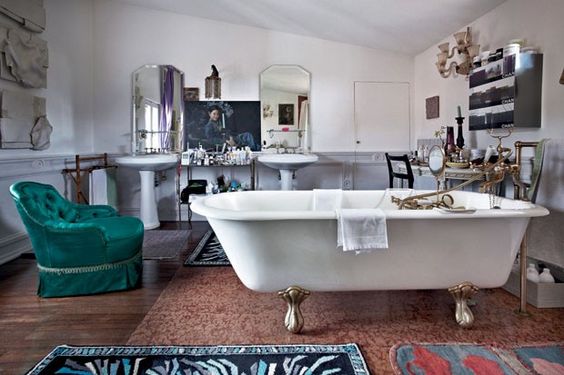 Open House: Nina Yashar’s incredible Midcentury furnished apartment | You can visit us at our website, www.essentialhome.eu and check our Pinterest @midcenturyblog to get more #MidCenturyModern inspiration.