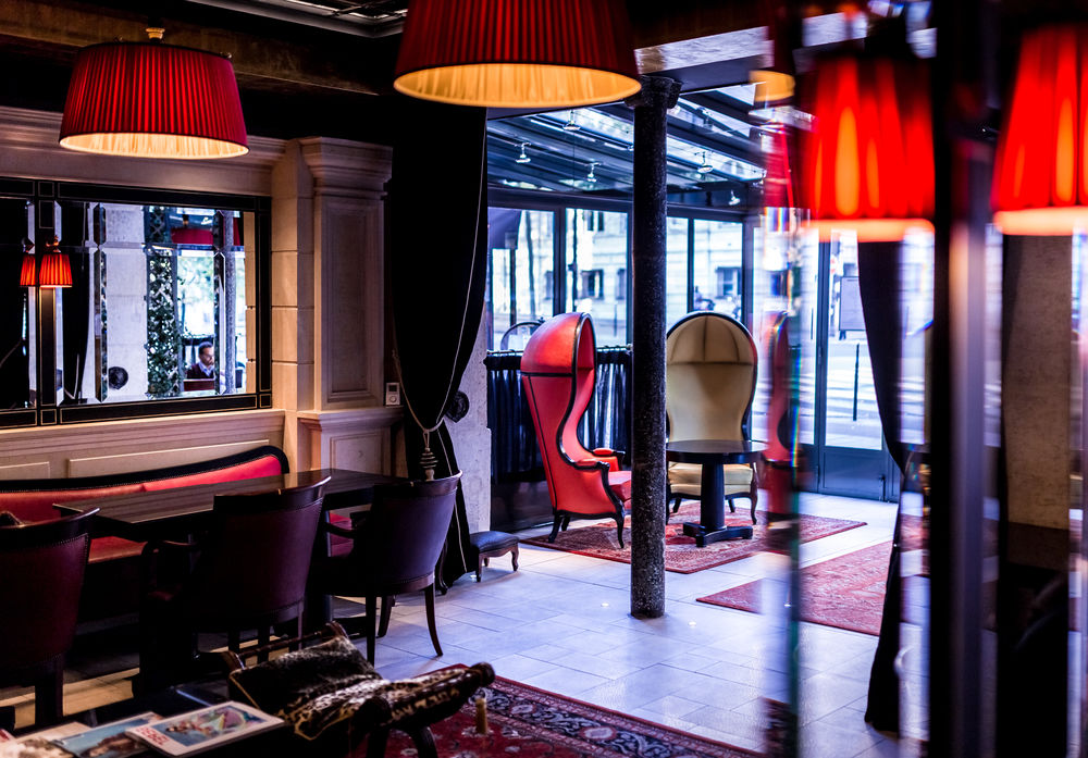 Midcentury modern decor - Hotel Maison Albar in Paris | You can visit us at our website, www.essentialhome.eu and check our Pinterest @midcenturyblog to get more #MidCenturyModern inspiration.