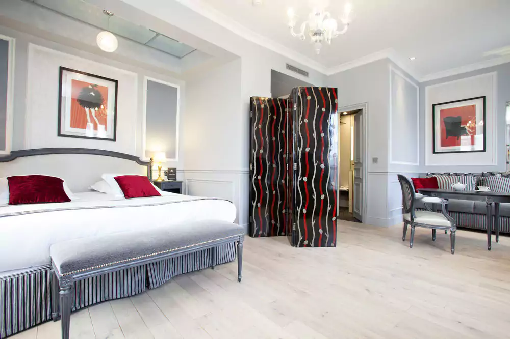 Midcentury modern decor - Hotel Maison Albar in Paris | You can visit us at our website, www.essentialhome.eu and check our Pinterest @midcenturyblog to get more #MidCenturyModern inspiration.