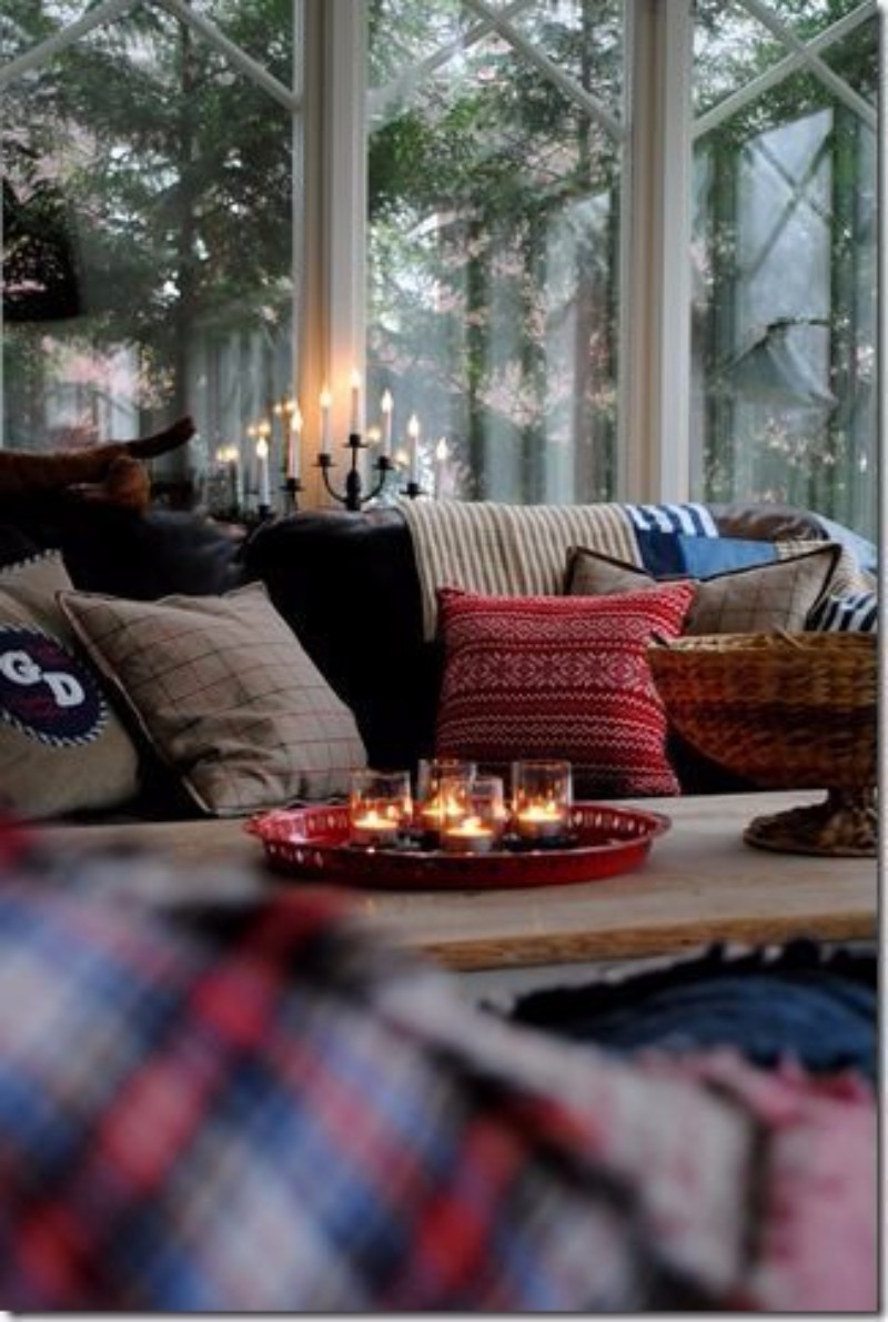 8 Ways to Use Mid-Century Modern Design in Your Winter Decor