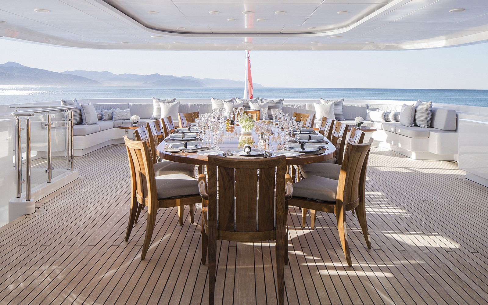 A Luxurious Yacht Design by H2 That Will Make You Want to Buy One