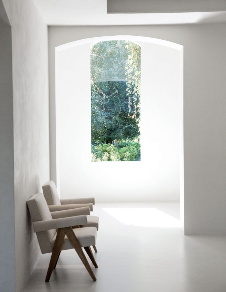 Get Inside Kim Kardashian & Kanye West’s Stunning Minimalist Home_3