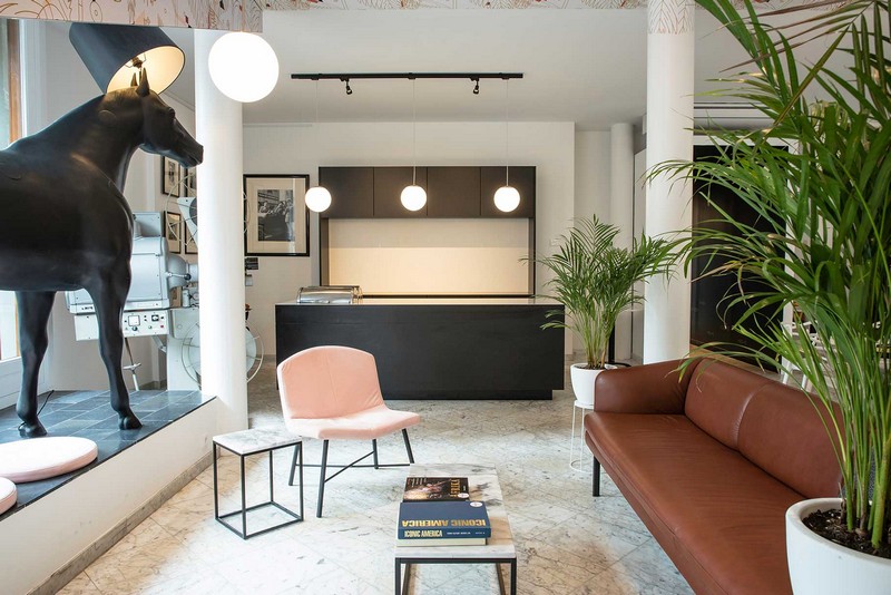 Check HOLMRIS B8 Fabulous Mid-Century Modern Hospitality Design