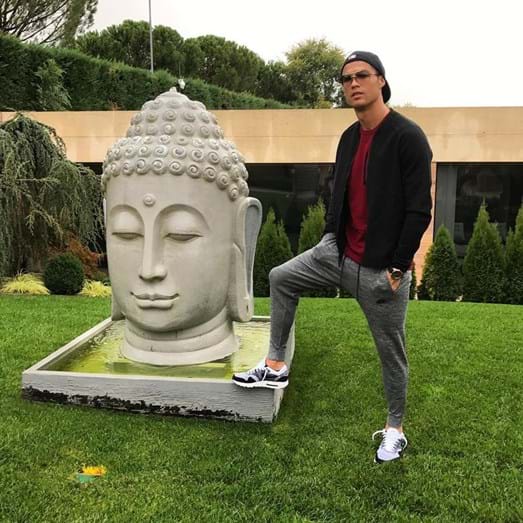 Get Inside Cristiano Ronaldo’s £5million Villa in Madrid and Discover Where You Can Purchase Amazing Furniture Pieces! _2