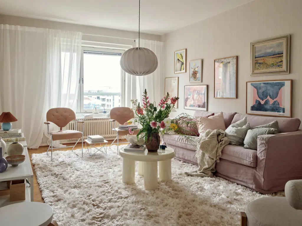 12 Pink Sofa Living Room Ideas For A Warm Yet Bold Effect_2