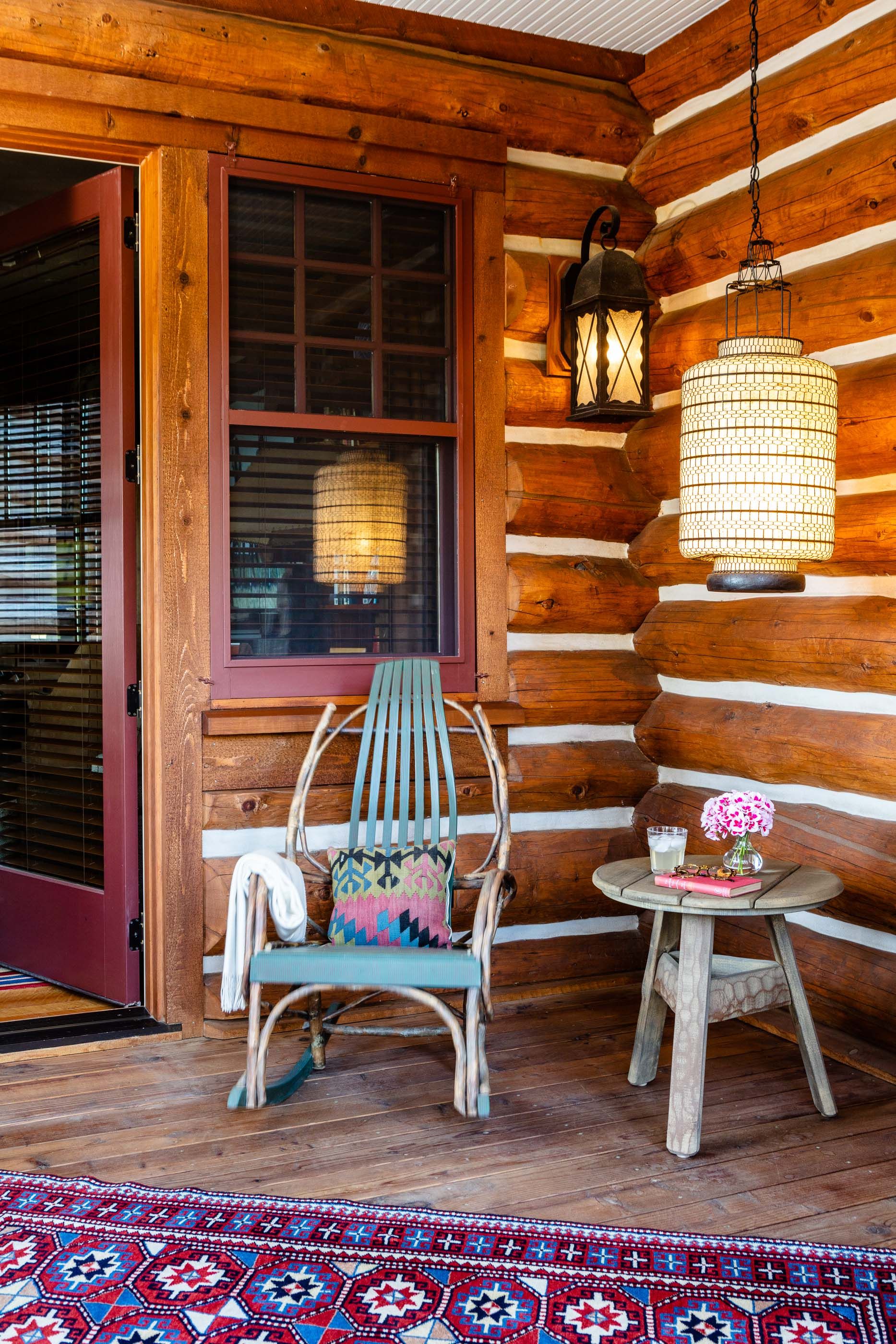 22 Enchanting Fall Porch Decor Ideas To Try This Year_14
