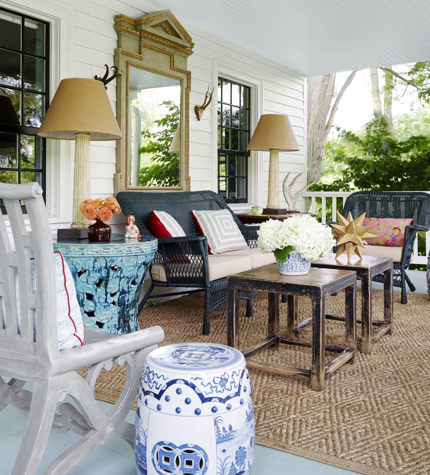 22 Enchanting Fall Porch Decor Ideas To Try This Year_15