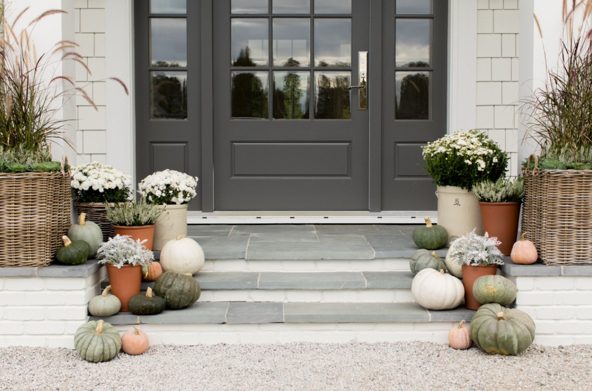22 Enchanting Fall Porch Decor Ideas To Try This Year_16