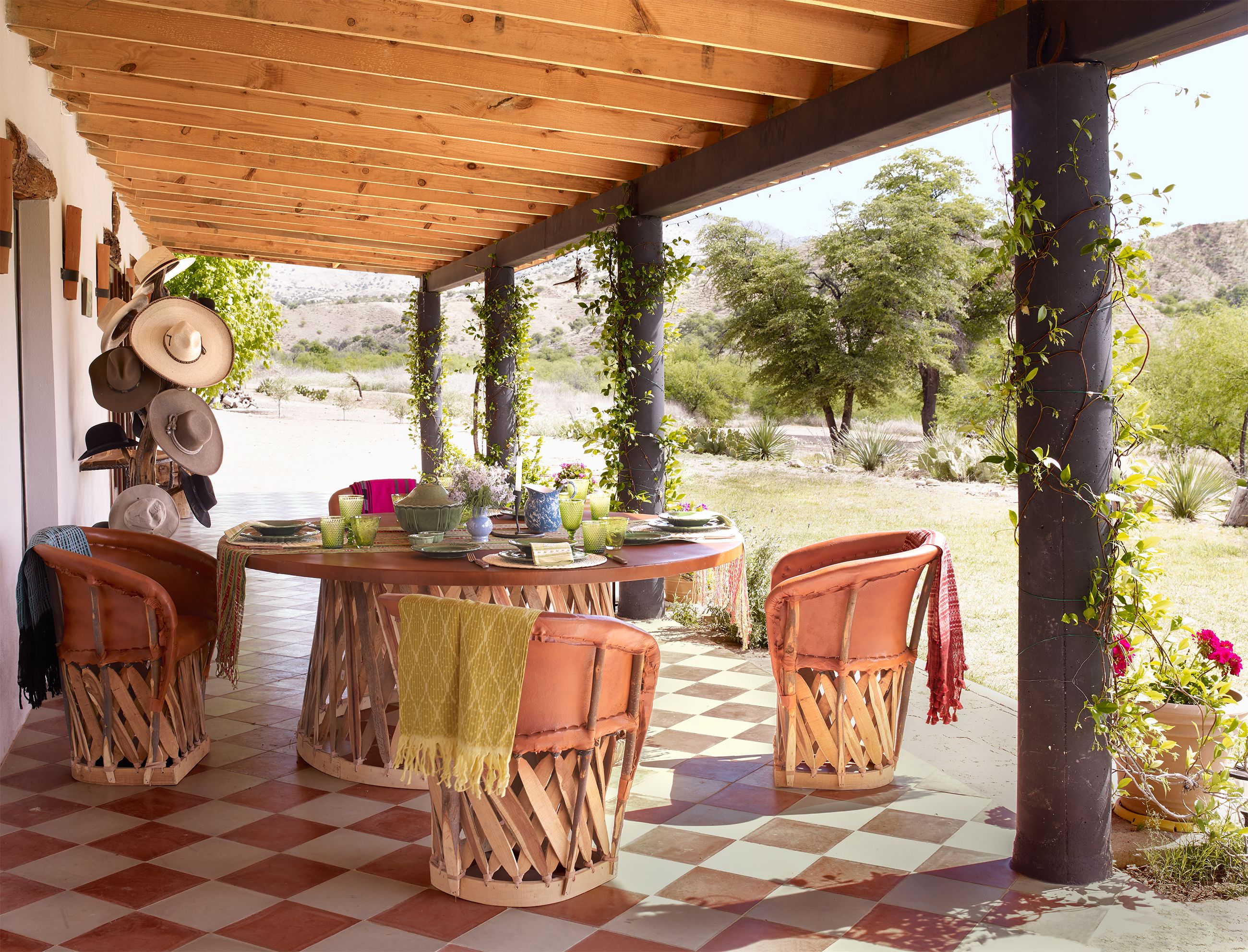 22 Enchanting Fall Porch Decor Ideas To Try This Year_17
