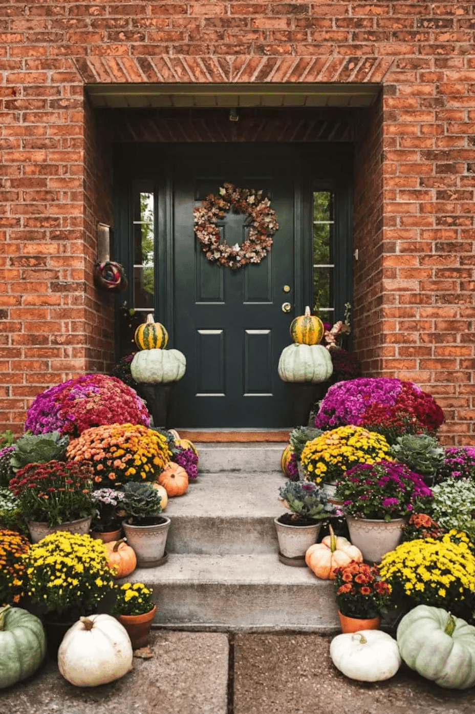 22 Enchanting Fall Porch Decor Ideas To Try This Year_6-min