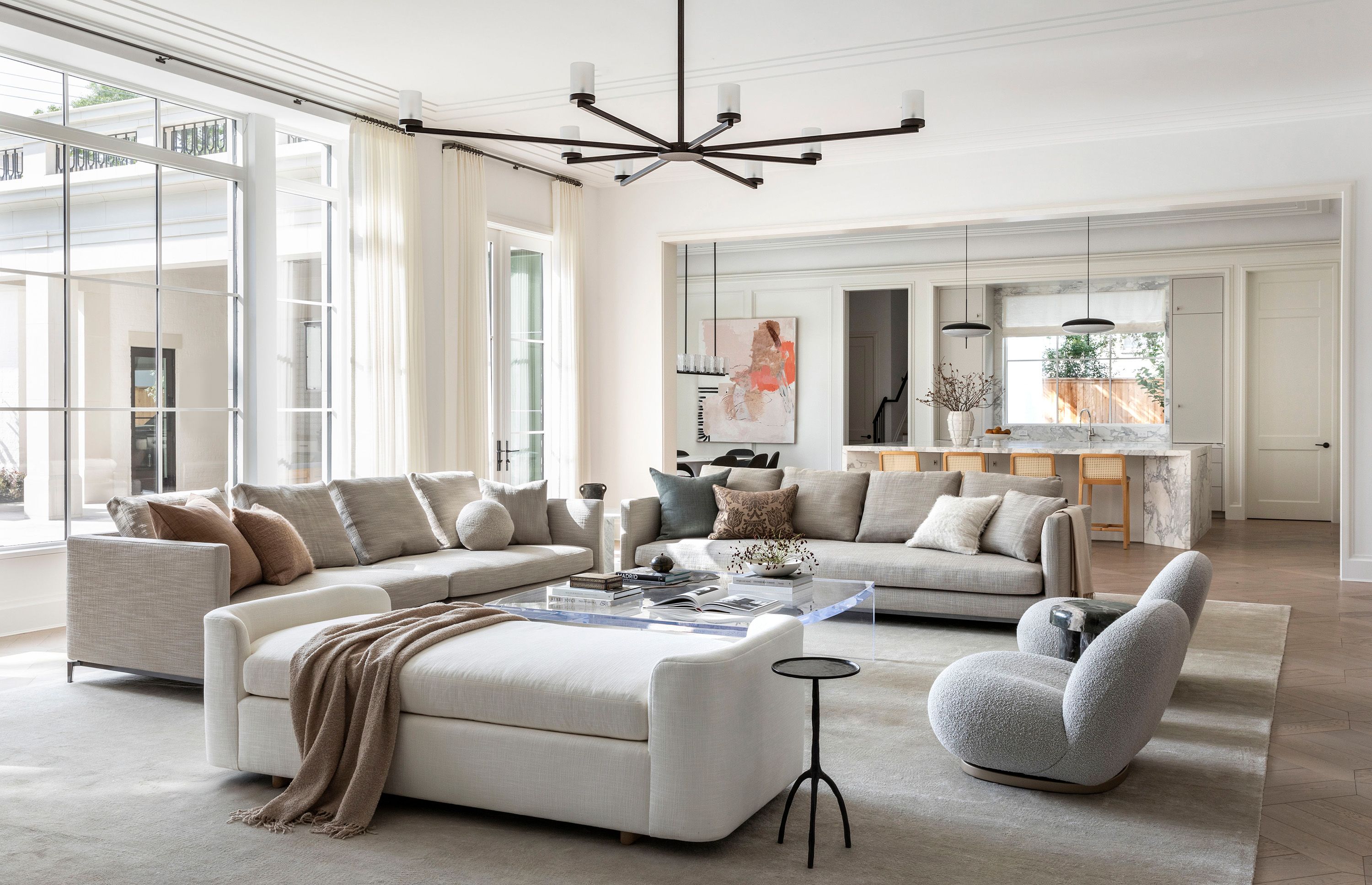 A Francophile Retreat in Houston With Mid-Century And Contemporary Influences_3
