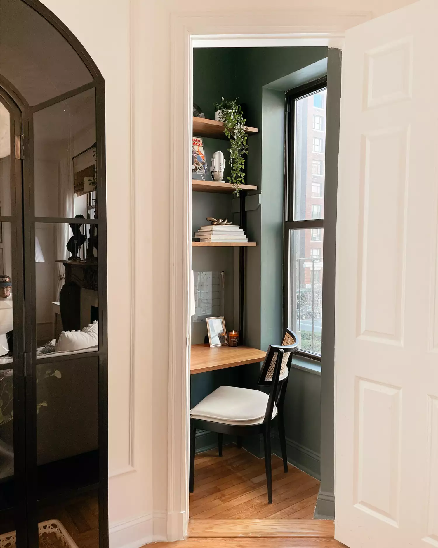 35 Closet Offices You'd Be Happy to Work From