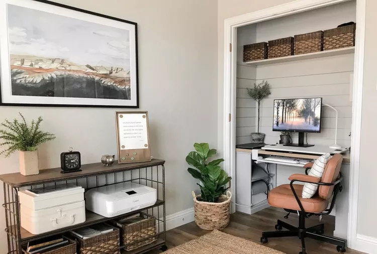 35 Closet Offices You'd Be Happy to Work From