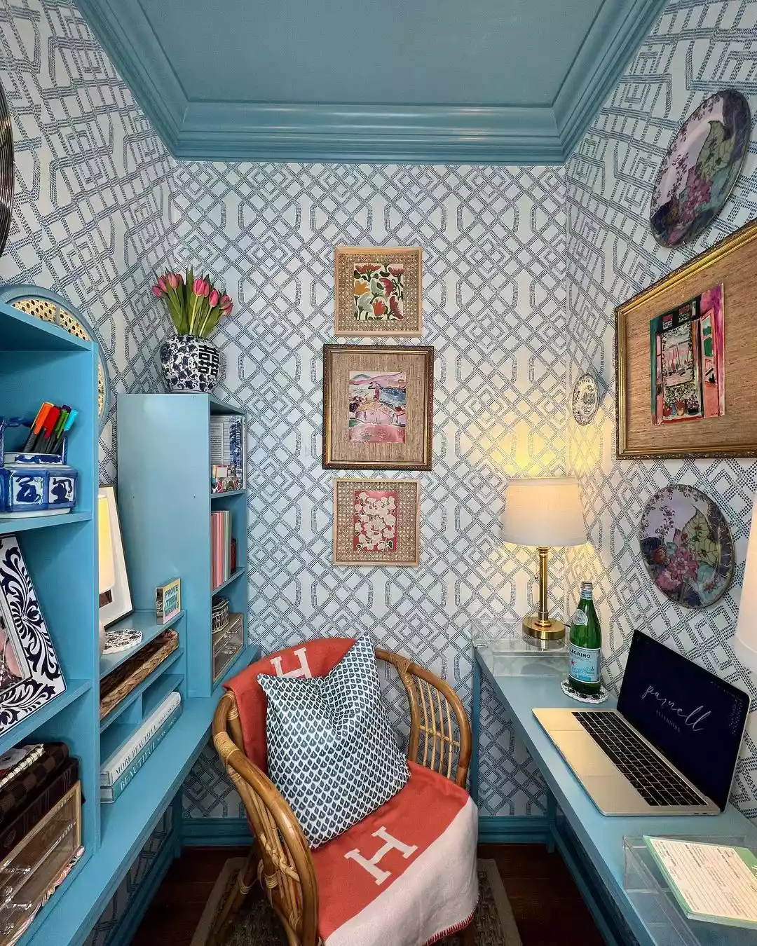 35 Closet Offices You'd Be Happy to Work From