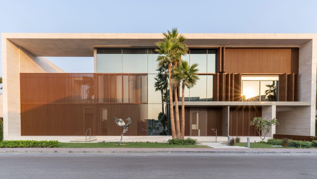 Pioneering Ultra-Luxury Real Estate in Dubai's Elite Market_3