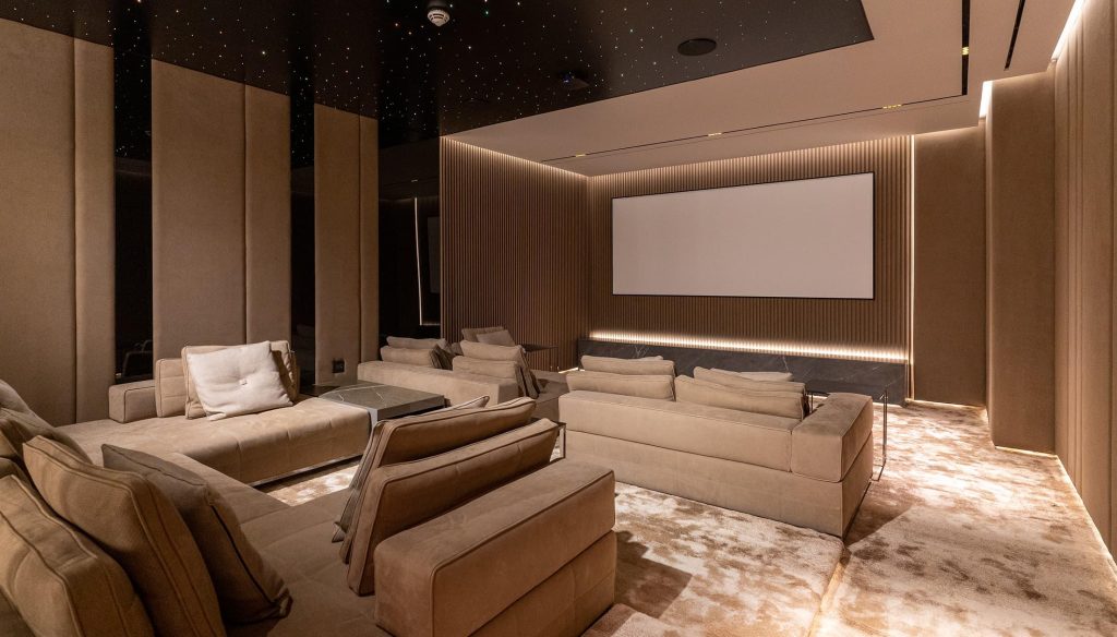 Pioneering Ultra-Luxury Real Estate in Dubai's Elite Market_7