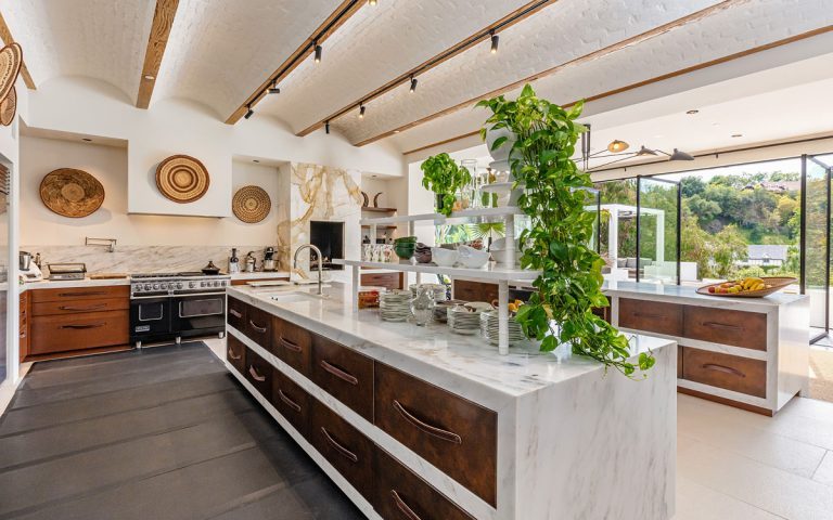15 Celebrities With The Most Expensive Houses_14   15 Celebrities With The Most Expensive Houses 18 768x480