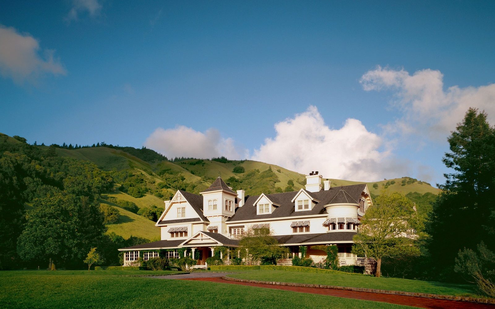 15 Celebrities With The Most Expensive Houses_29   15 Celebrities With The Most Expensive Houses 29 1600x1000