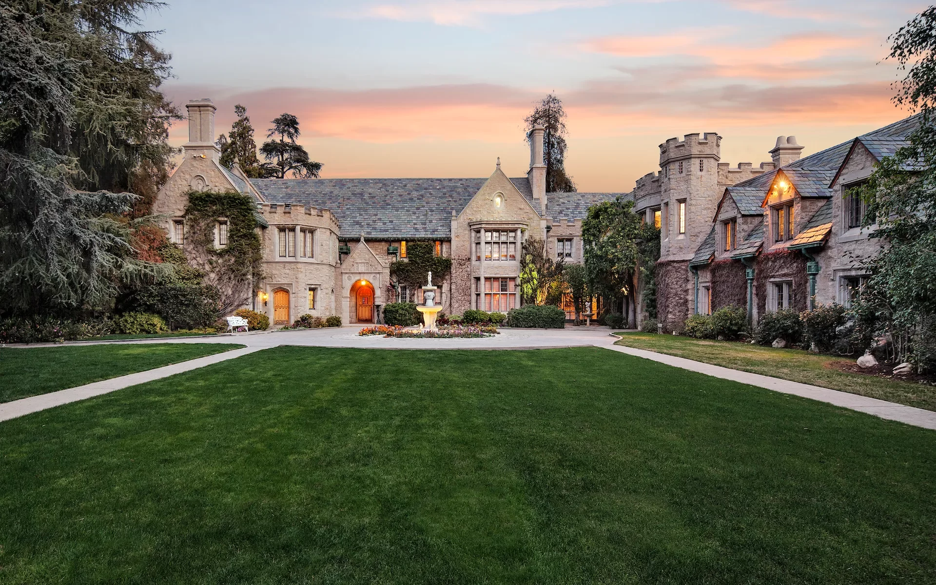 15 Celebrities With The Most Expensive Houses_7   15 Celebrities With The Most Expensive Houses 4 1920x1200