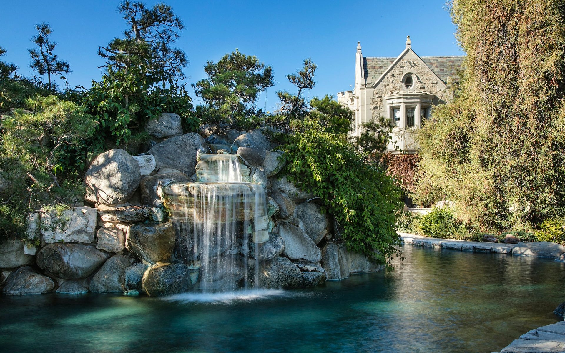 15 Celebrities With The Most Expensive Houses_7   15 Celebrities With The Most Expensive Houses 6 1 1920x1200