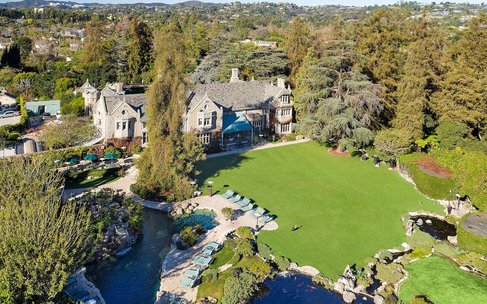 15 Celebrities With The Most Expensive Houses_7   15 Celebrities With The Most Expensive Houses 7 1 1920x1200