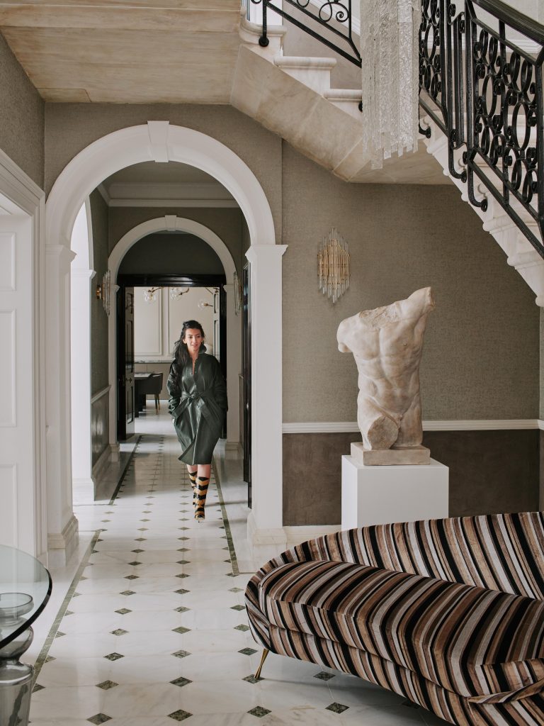 The Mayfair Mansion By Bergman Interiors Is An Example Of Pure Contemporary Luxury_5   The Mayfair Mansion By Bergman Interiors Is An Example Of Pure Contemporary Luxury 5 768x1024