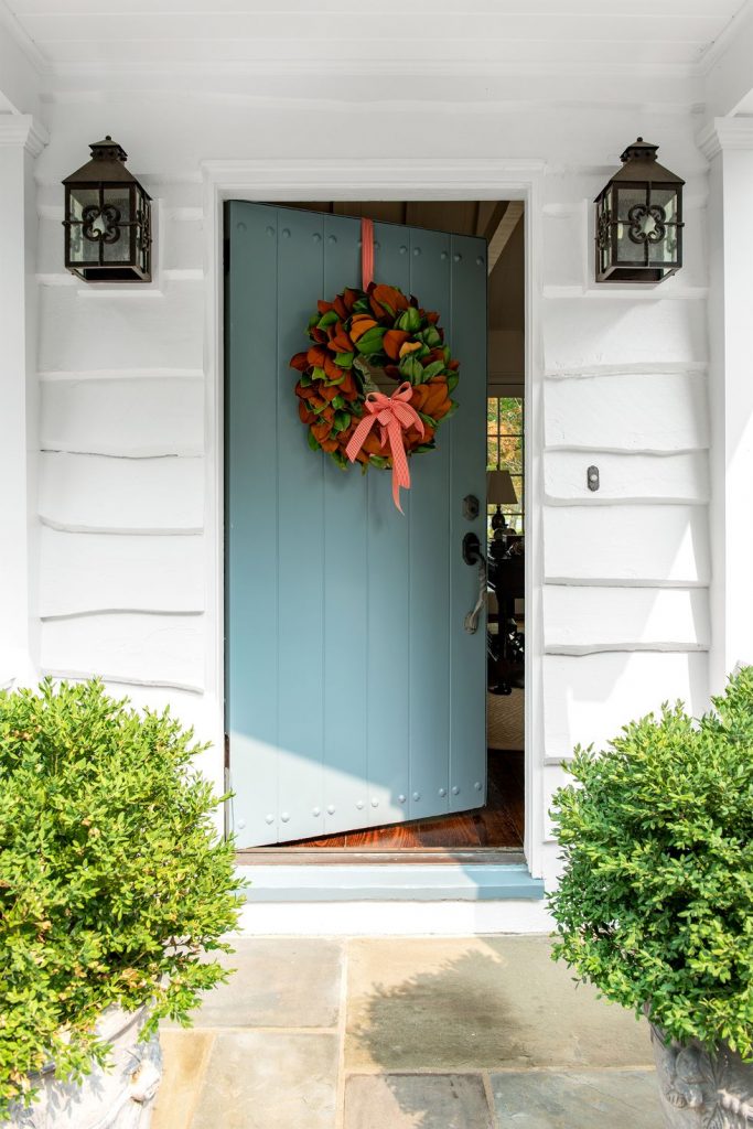fall front porch decor hbx120120elizabethpash 001 1626286989 683x1024