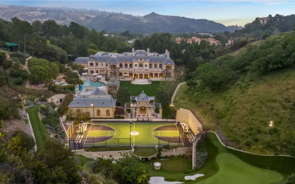 15 Celebrities With The Most Expensive Houses_1   15 Celebrities With The Most Expensive Houses 1 990x619