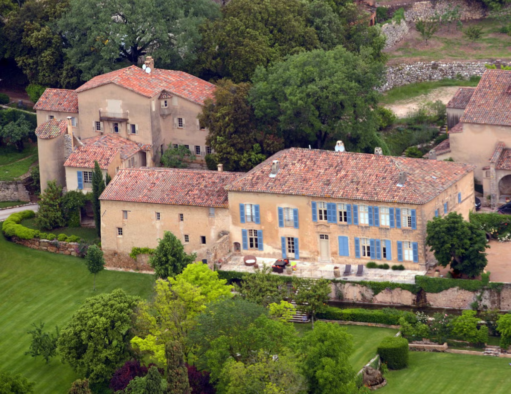 15 Celebrities With The Most Expensive Houses 29 1024x791
