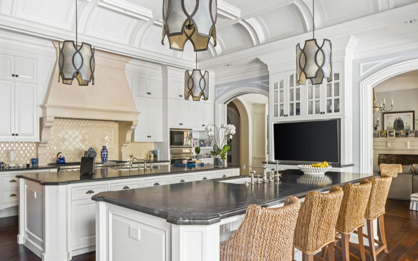 15 Celebrities With The Most Expensive Houses_1   15 Celebrities With The Most Expensive Houses 8 1440x900